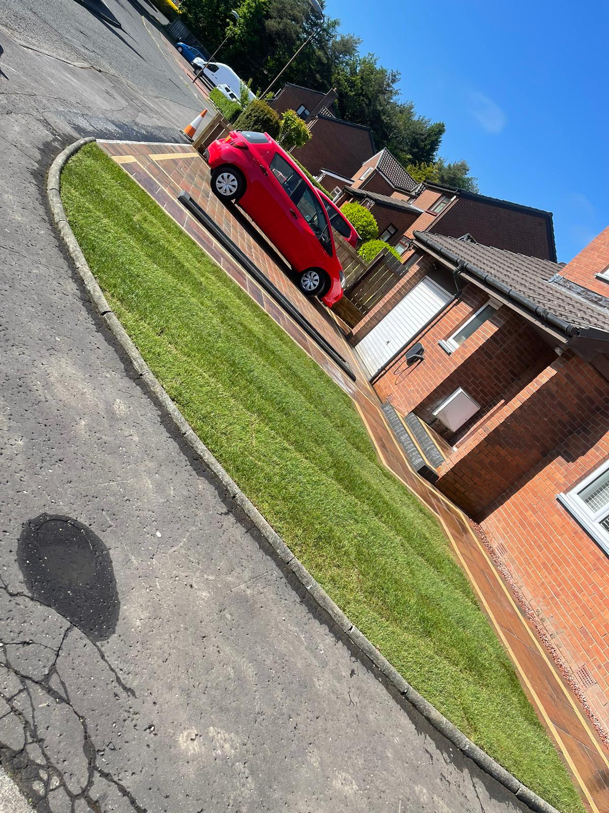 Premium Tobermore Shannon block paved driveway Livingston - multi-tonal bracken cobblestone design with golden borders, SUDS compliant installation